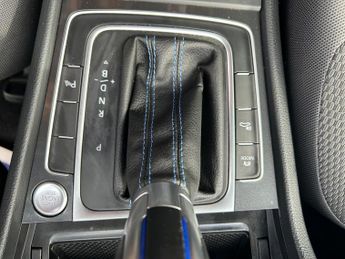 Volkswagen e-Golf 35.8kWh e-Golf Auto 5dr