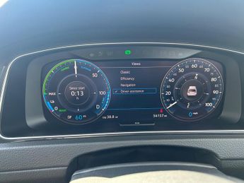 Volkswagen e-Golf 35.8kWh e-Golf Auto 5dr