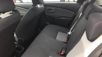 Toyota Yaris 1.5 VVT-h Icon E-CVT Euro 6 (s/s) 5dr