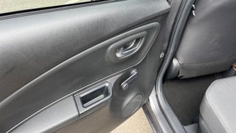 Toyota Yaris 1.5 VVT-h Design E-CVT Euro 6 (s/s) 5dr