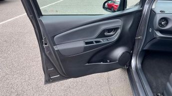 Toyota Yaris 1.5 VVT-h Design E-CVT Euro 6 (s/s) 5dr