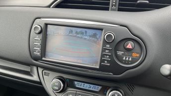Toyota Yaris 1.5 VVT-h Design E-CVT Euro 6 (s/s) 5dr