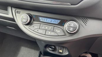 Toyota Yaris 1.5 VVT-h Design E-CVT Euro 6 (s/s) 5dr