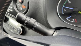 Toyota Yaris 1.5 VVT-h Design E-CVT Euro 6 (s/s) 5dr