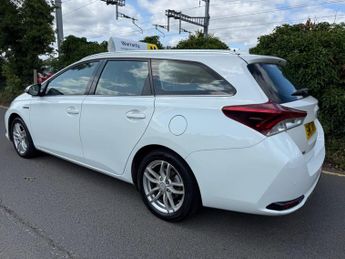 Toyota Auris 1.8 VVT-h Business Edition Touring Sports CVT Euro 6 (s/s) 5dr (