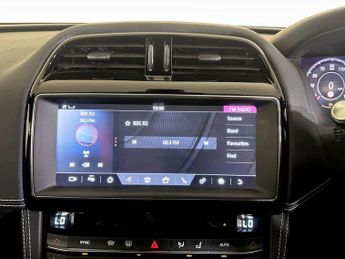 Jaguar F-PACE 2.0 P250i Chequered Flag Auto AWD Euro 6 (s/s) 5dr