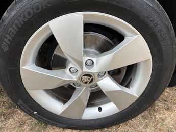 Skoda Octavia 2.0 TDI Scout DSG 4WD Euro 6 (s/s) 5dr
