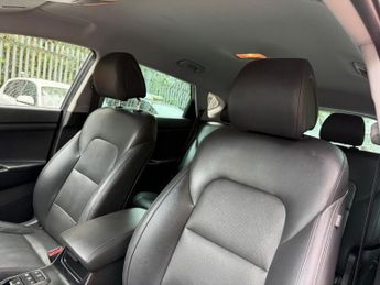 Hyundai TUCSON 2.0 CRDi Premium Auto 4WD Euro 6 5dr