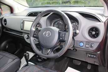 Toyota Yaris 1.5 VVT-h Icon Tech E-CVT Euro 6 (s/s) 5dr