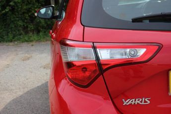Toyota Yaris 1.5 VVT-h Icon Tech E-CVT Euro 6 (s/s) 5dr
