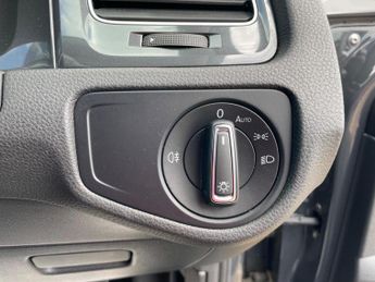 Volkswagen e-Golf 35.8kWh e-Golf Auto 5dr