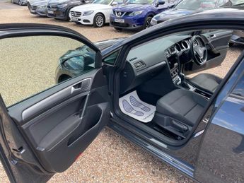 Volkswagen e-Golf 35.8kWh e-Golf Auto 5dr