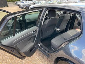 Volkswagen e-Golf 35.8kWh e-Golf Auto 5dr