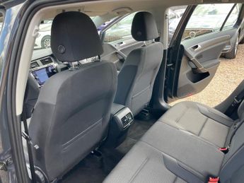 Volkswagen e-Golf 35.8kWh e-Golf Auto 5dr