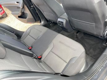 Volkswagen e-Golf 35.8kWh e-Golf Auto 5dr