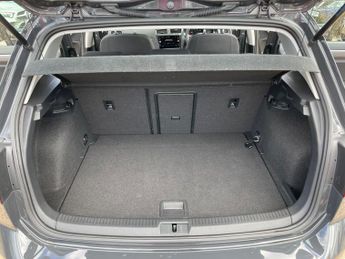 Volkswagen e-Golf 35.8kWh e-Golf Auto 5dr