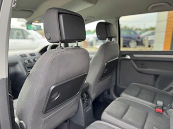 Volkswagen Touran 2.0 TDI BlueMotion Tech SE DSG Euro 5 (s/s) 5dr