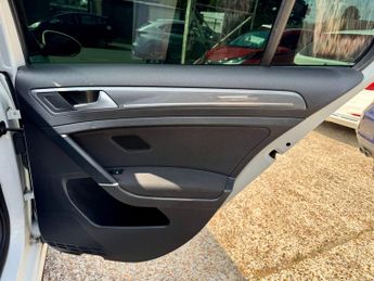 Volkswagen Golf 2.0 TDI R-Line DSG Euro 6 (s/s) 5dr
