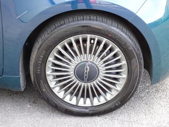Fiat 500e 42kWh Icon Auto 3dr