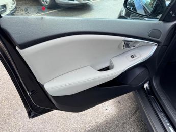 Volvo V40 Cross Country 2.0 D3 SE Nav Geartronic Euro 5 (s/s) 5dr