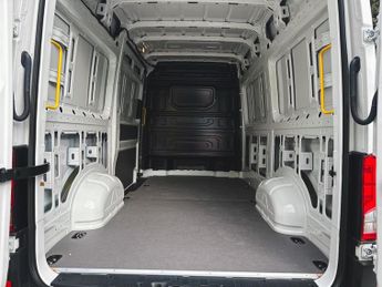 Volkswagen Crafter 2.0 TDI CR35 Commerce Plus Auto FWD MWB High Roof Euro 6 (s/s) 5
