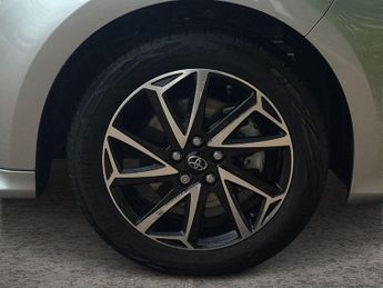 Toyota Yaris 1.5 VVT-h Design E-CVT Euro 6 (s/s) 5dr