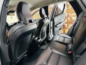 Volvo XC60 2.0 T4 Edition Auto Euro 6 (s/s) 5dr