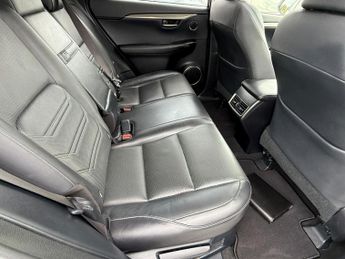 Lexus NX 2.5 300h Luxury E-CVT 4WD Euro 6 (s/s) 5dr