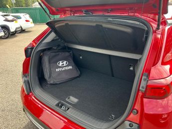Hyundai KONA 64kWh Premium Auto 5dr (10.5kW Charger)