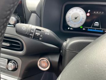 Hyundai KONA 64kWh Premium Auto 5dr (10.5kW Charger)