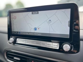 Hyundai KONA 64kWh Premium Auto 5dr (10.5kW Charger)