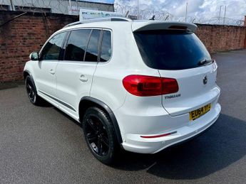 Volkswagen Tiguan 2.0 TDI BlueMotion Tech R-Line DSG 4WD Euro 5 (s/s) 5dr (Nav)