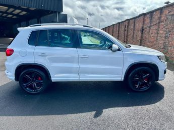 Volkswagen Tiguan 2.0 TDI BlueMotion Tech R-Line DSG 4WD Euro 5 (s/s) 5dr (Nav)
