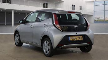 Toyota AYGO 1.0 VVT-i x-play x-shift Euro 6 5dr
