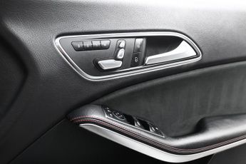 Mercedes-Benz CLA 2.0 CLA220 AMG Line Night Edition (Plus) Coupe 7G-DCT 4MATIC Eur