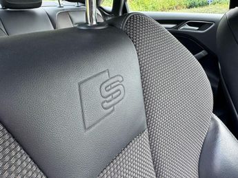 Audi A3 1.5 TFSI CoD 35 S line S Tronic Euro 6 (s/s) 4dr