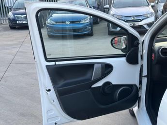 Toyota AYGO 1.0 VVT-i Fire Euro 5 5dr