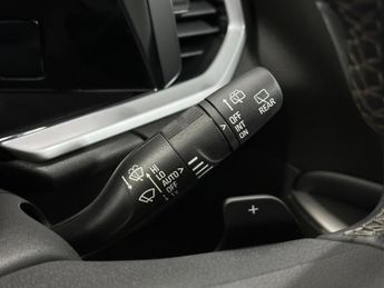 Vauxhall Grandland 1.6 13.2kWh Elite Auto Euro 6 (s/s) 5dr