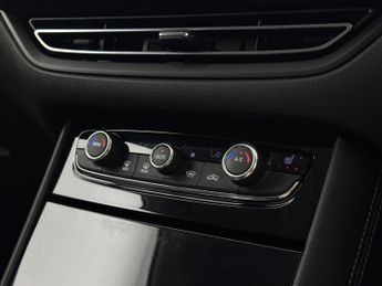 Vauxhall Grandland 1.6 13.2kWh Elite Auto Euro 6 (s/s) 5dr