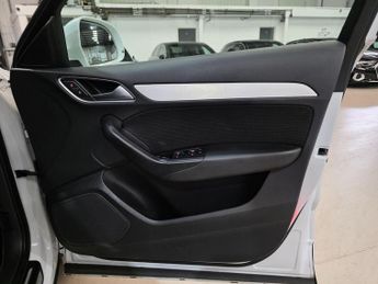 Audi Q3 2.0 TDI S line S Tronic quattro Euro 5 (s/s) 5dr