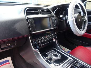 Jaguar XE 2.0i R-Sport Auto Euro 6 (s/s) 4dr