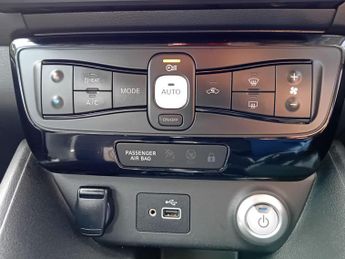Nissan Leaf 40kWh Acenta Auto 5dr
