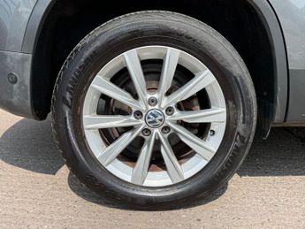 Volkswagen Tiguan 2.0 TDI BlueMotion Tech SE DSG 4WD Euro 5 (s/s) 5dr