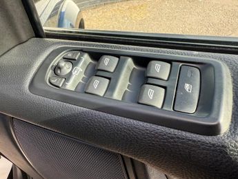 Land Rover Discovery 4 3.0 SD V6 SE Auto 4WD Euro 5 (s/s) 5dr