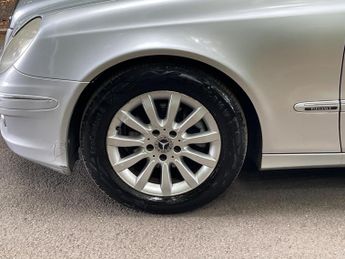 Mercedes-Benz E Class 2.1 E220 CDI Elegance 4dr