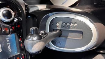 Nissan Juke 1.6 N-Connecta XTRON Euro 6 5dr