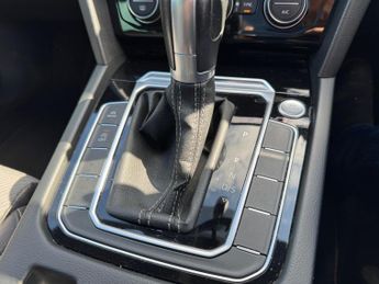 Volkswagen Passat 2.0 TDI R-Line DSG Euro 6 (s/s) 5dr