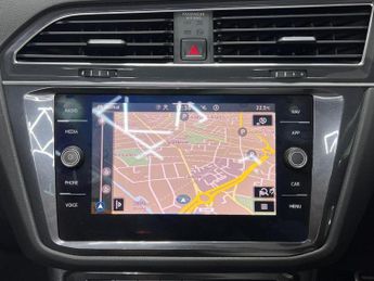 Volkswagen Tiguan Allspace 2.0 TDI R-Line Tech DSG Euro 6 (s/s) 5dr