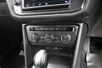 Volkswagen Tiguan 2.0 TDI BlueMotion Tech SE Navigation DSG 4Motion Euro 6 (s/s) 5