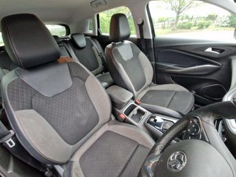 Vauxhall Grandland X 1.2 Turbo Sport Nav Auto Euro 6 (s/s) 5dr